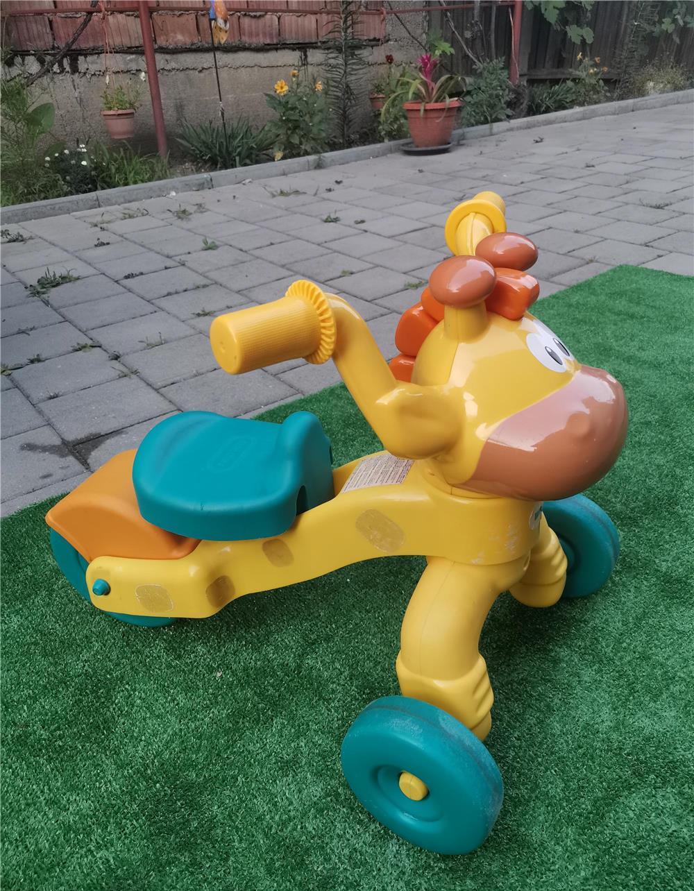 tricicleta pentru copii Little Tikes, model Girafa.
