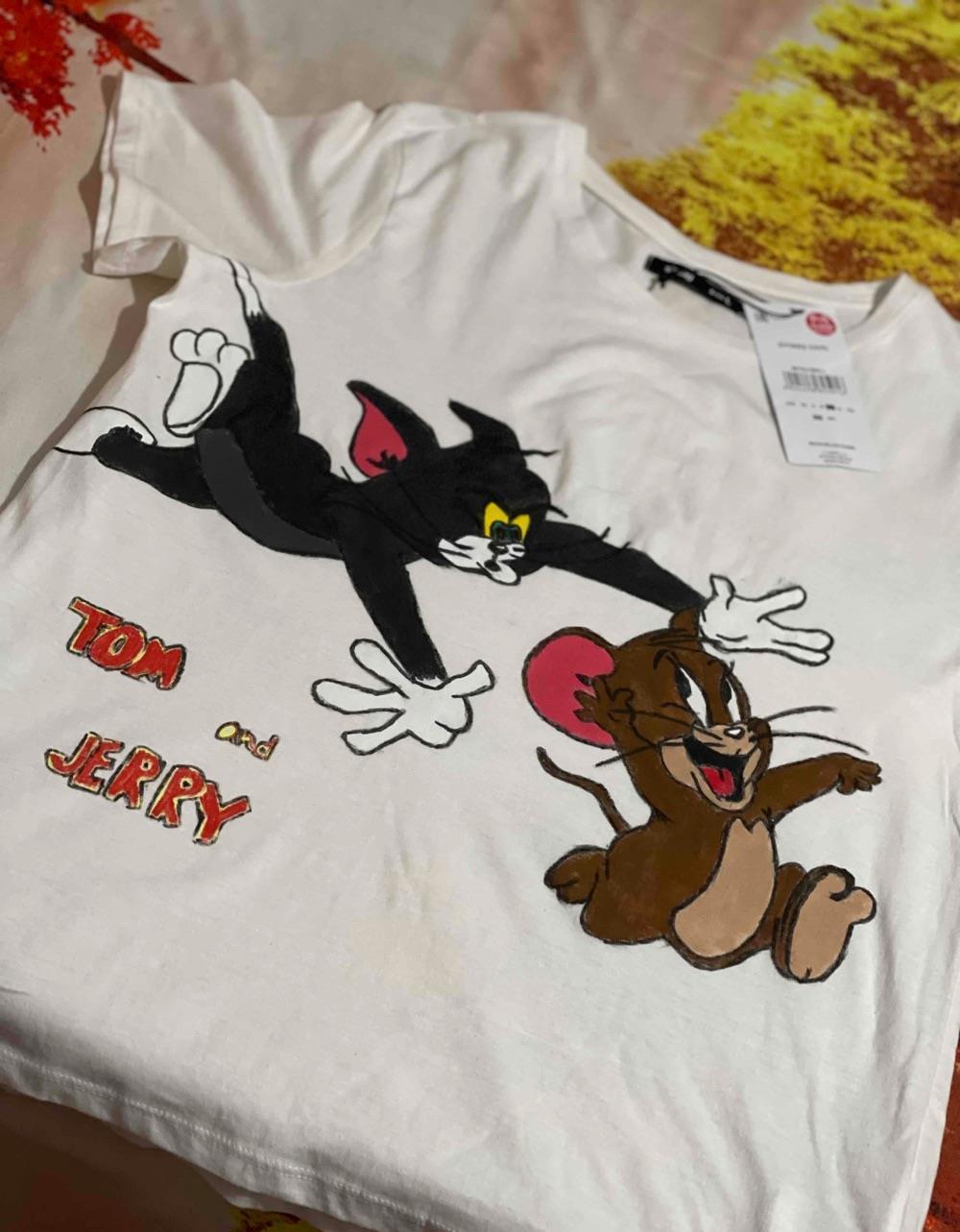 Tricou desenat si pictat manual