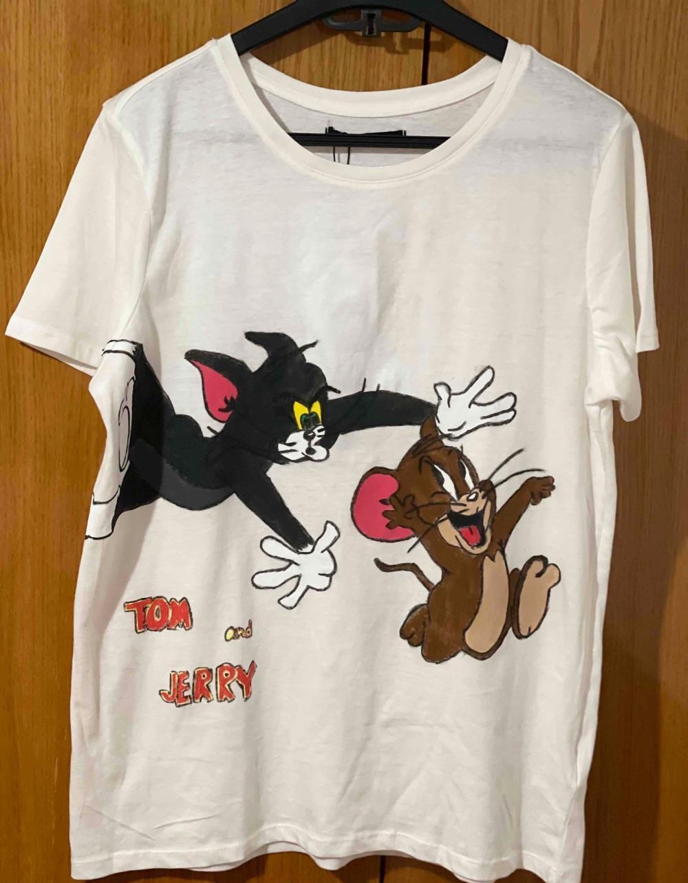 Tricou desenat si pictat manual