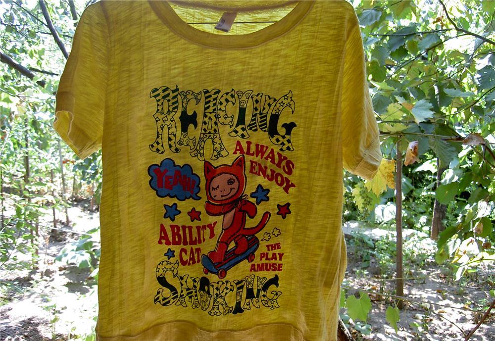 tricou galben creponat cu imprimeu M