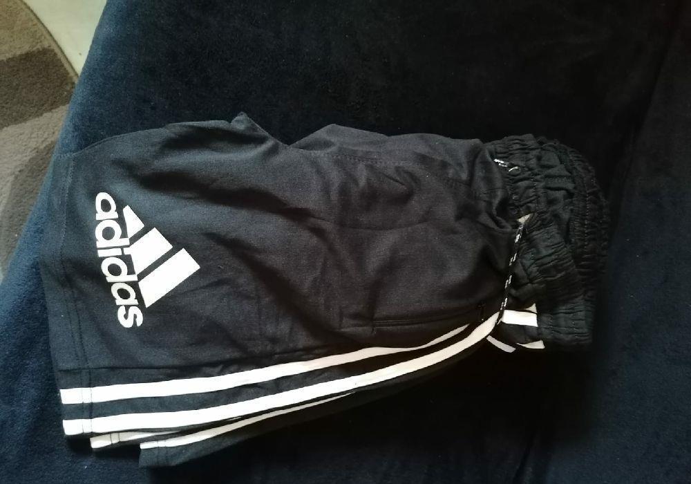 Tricouri dama de firma diferite modele si pantaloni scurți mărimi s , M , L , XL  , XXL