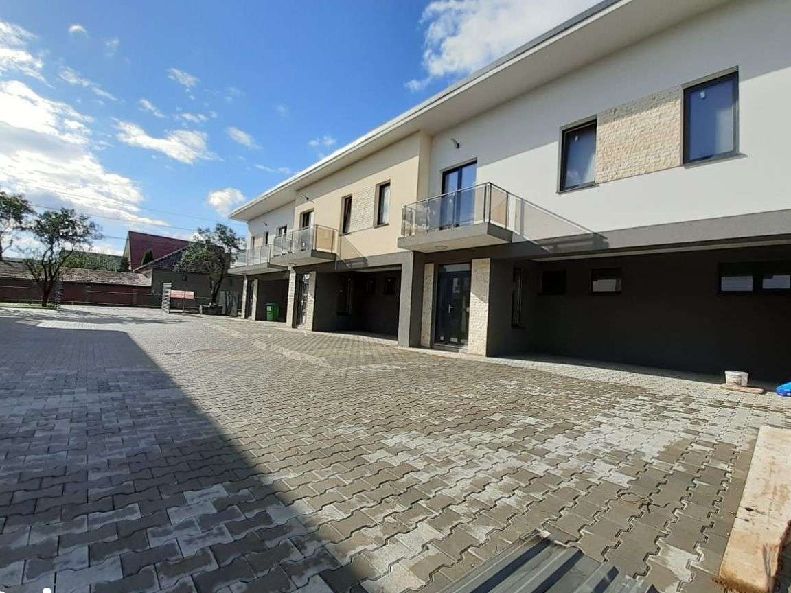 Triplex FINALIZAT, 2 loc parcare teren 258 mp Sannicoara Cluj