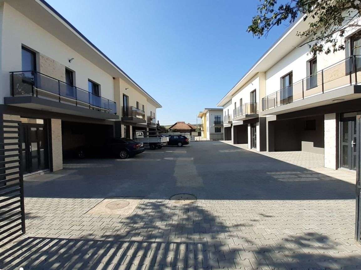 Triplex FINALIZAT, 2 loc parcare teren 258 mp Sannicoara Cluj