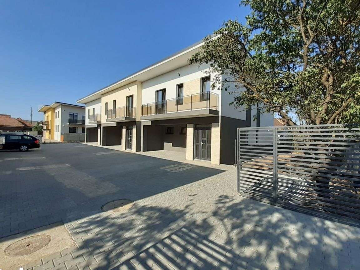 Triplex FINALIZAT, 2 loc parcare teren 258 mp Sannicoara Cluj