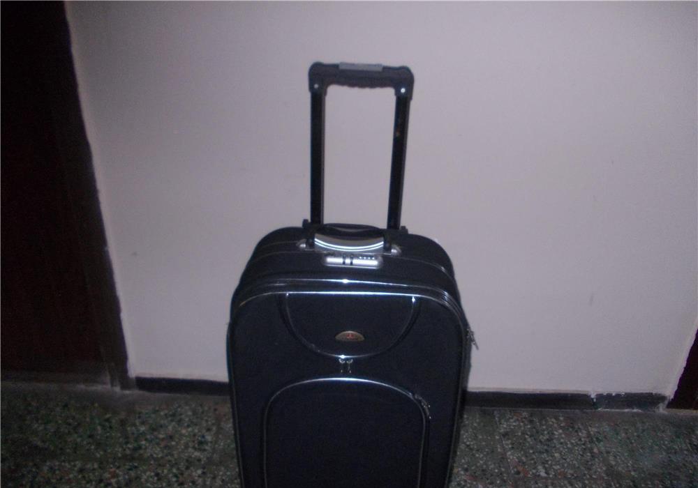 Troler extensibil 70/45 stare excelenta,8 roti bune,fermoare functionale,VALIZA GEAMANTAN