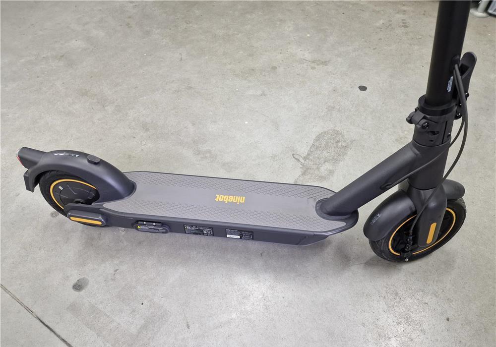 Trotineta electrica Ninebot by Segway KickScooter MAX G30E II