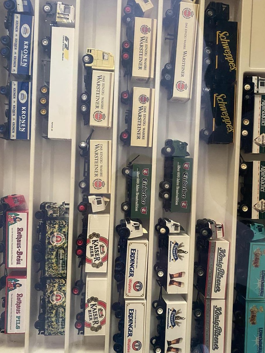 truck retro pt cunoscatori si pasionati  190 bucati