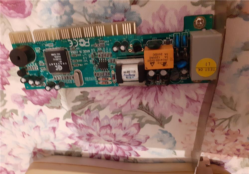 Tuner TV Pinnacle PCTV cu telecomandă
