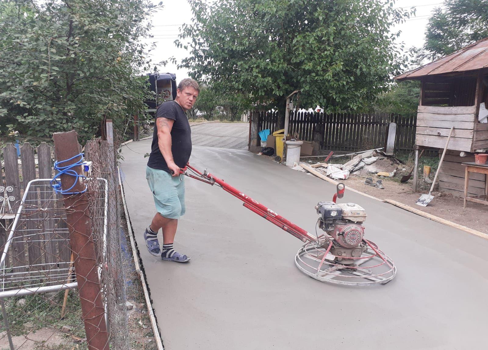 Turnare beton finisat mecanic cu elicopter și cuart