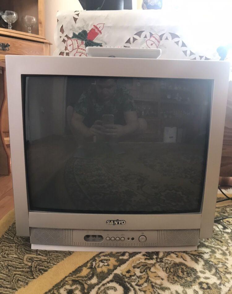 TV color Sanyo 64 cm