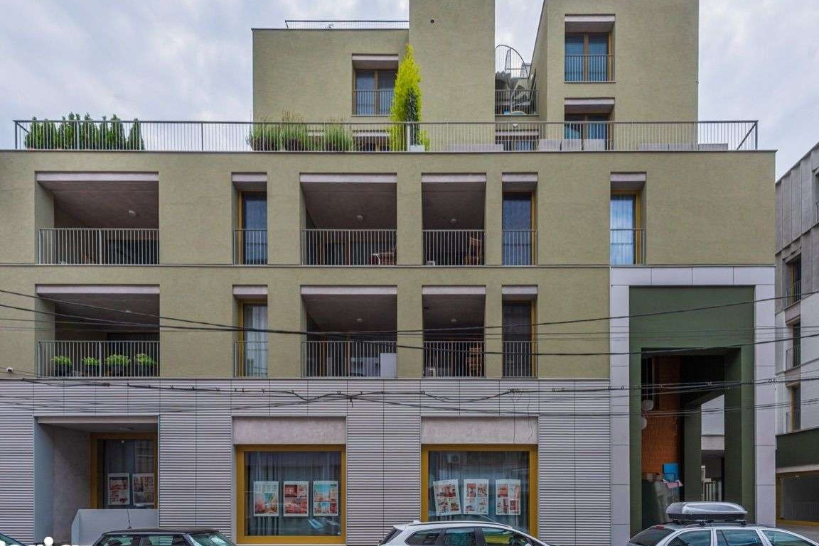 Ultracentral Cafenea / Restaurant în Urban Spaces Sfintii Voievozi