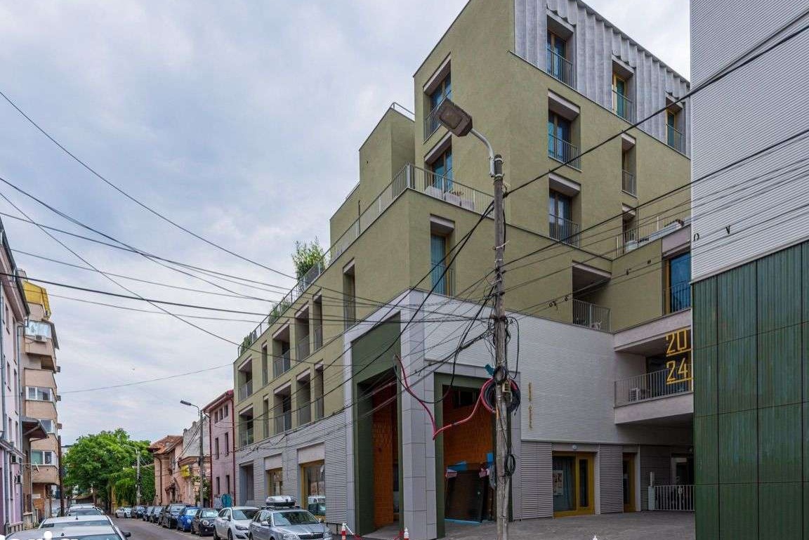 Ultracentral Cafenea / Restaurant în Urban Spaces Sfintii Voievozi