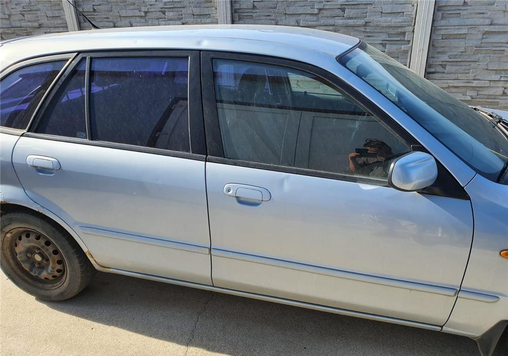 Usa dreapta spate MAZDA 323 combi an 2002