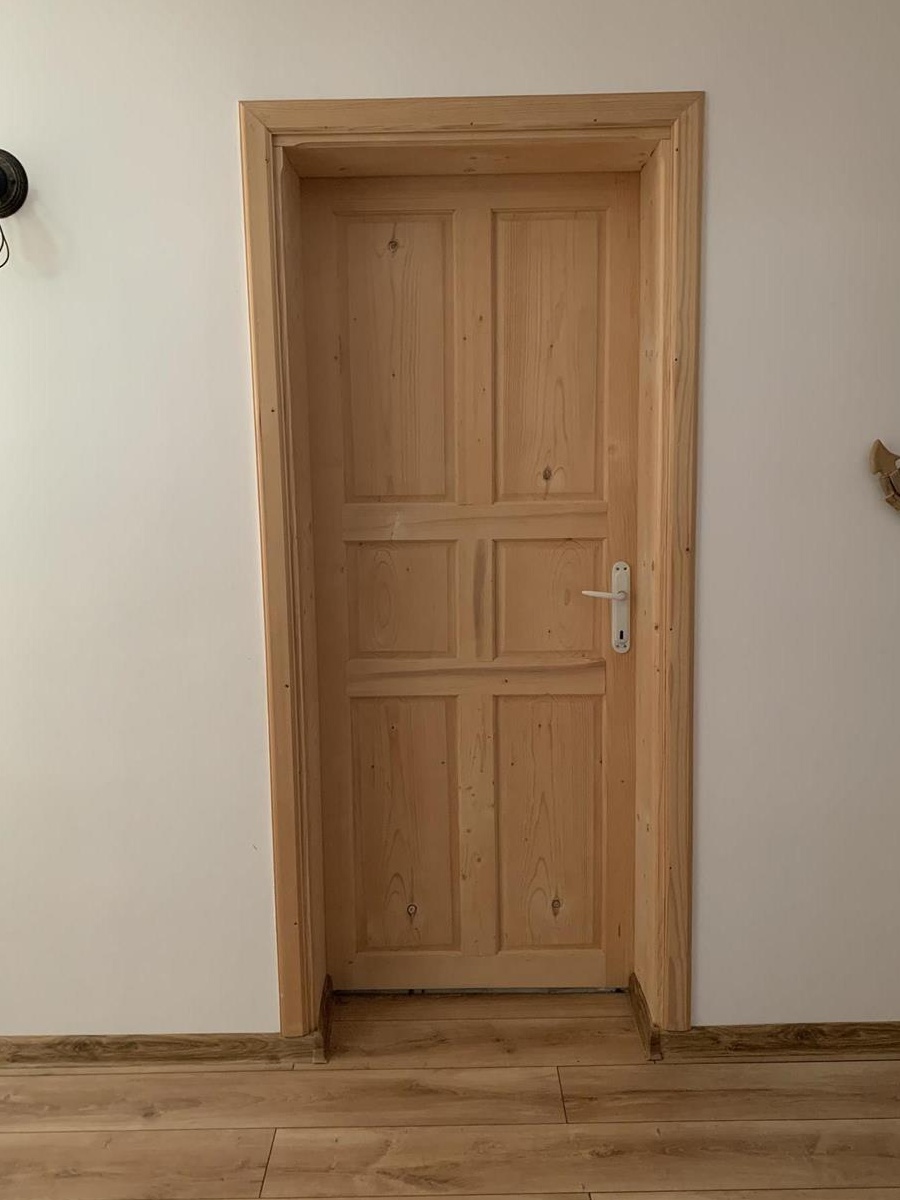 Usi lemn brad 40  bucata in Resita