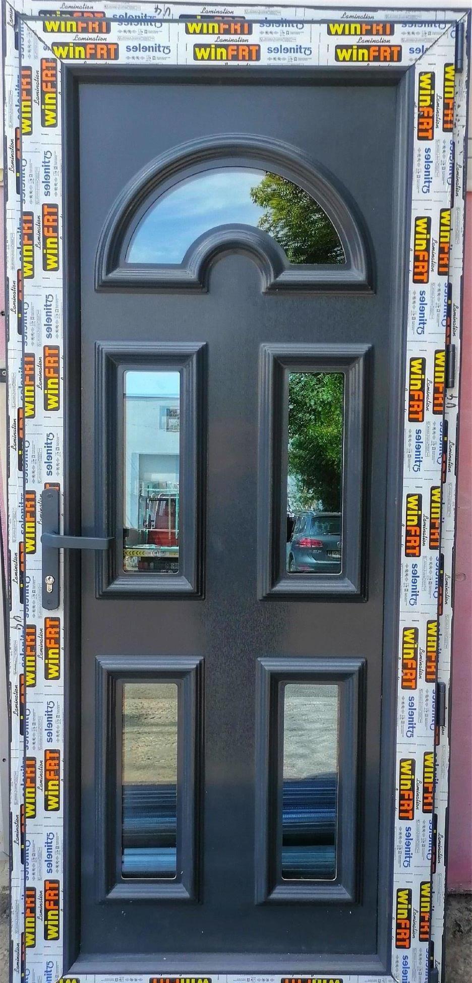 Uși Pvc cu panel ornament