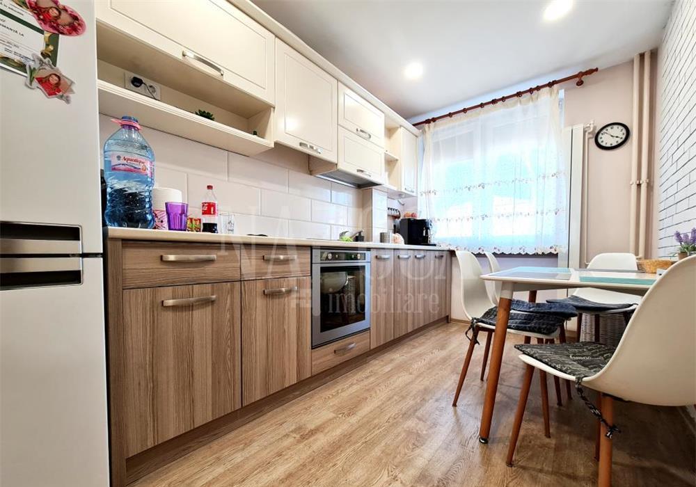 VA3 117624 Apartament cu 3 camere, intr-o zona foarte linistita din Oradea!