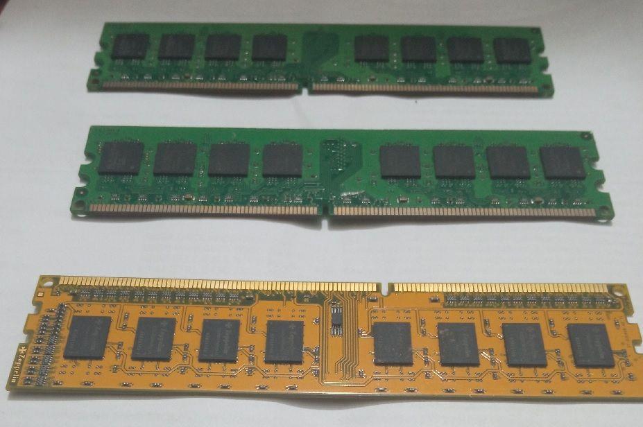Vand 1 Memorie RAM 2GB DDR3 1333 Mhz si 2 Memorii RAM de 1GB DDR2 Kingston