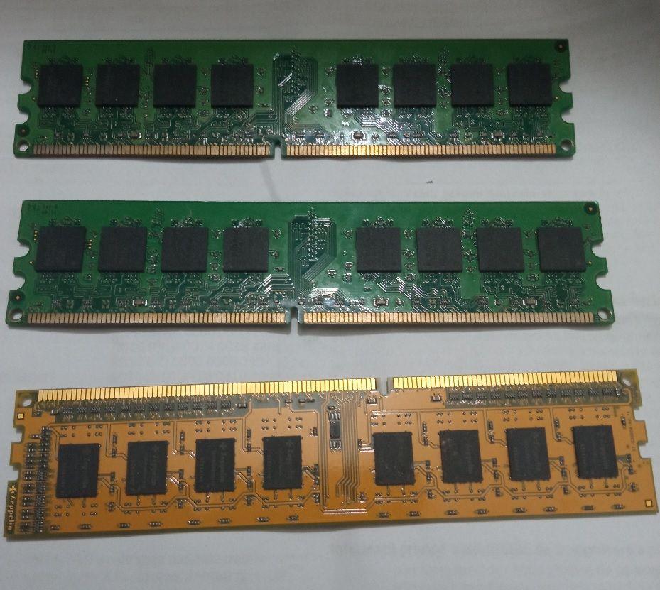 Vand 1 Memorie RAM 2GB DDR3 1333 Mhz si 2 Memorii RAM de 1GB DDR2 Kingston