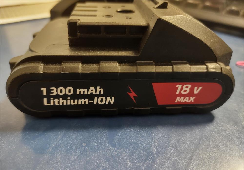 Vand 2 acumulatori 18V