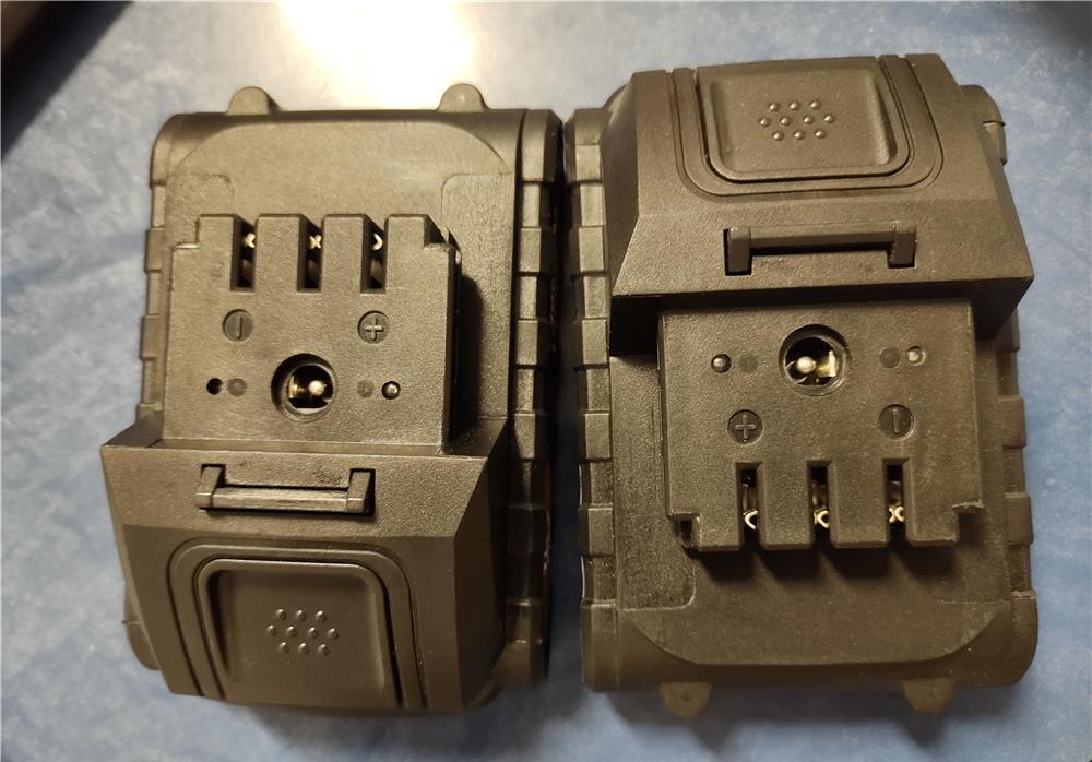 Vand 2 acumulatori 18V
