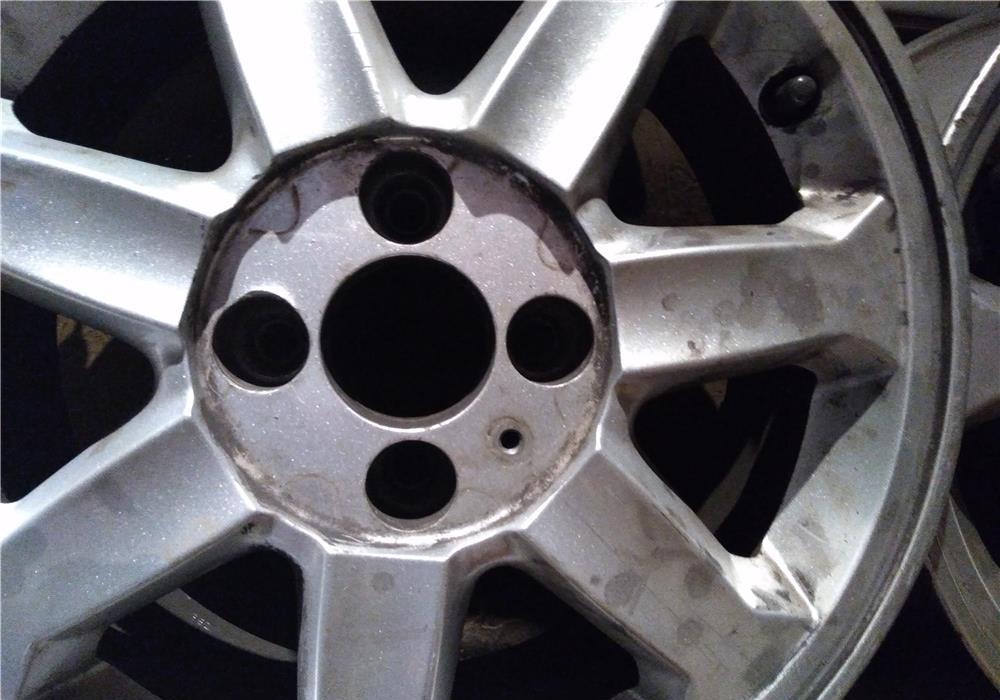 Vand 2 genti din aluminiu