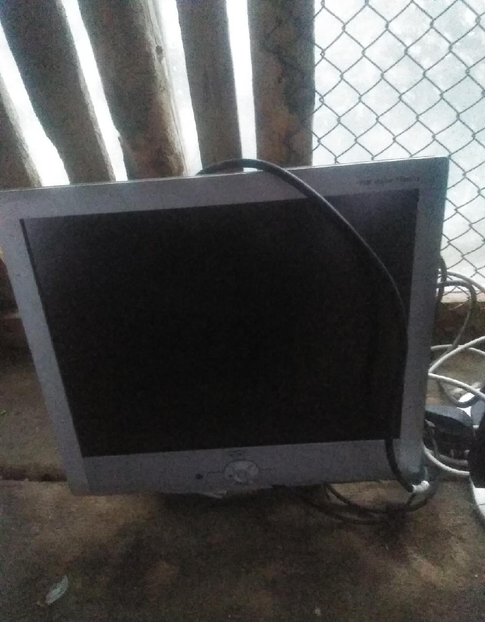 Vând 2 Monitoare PC