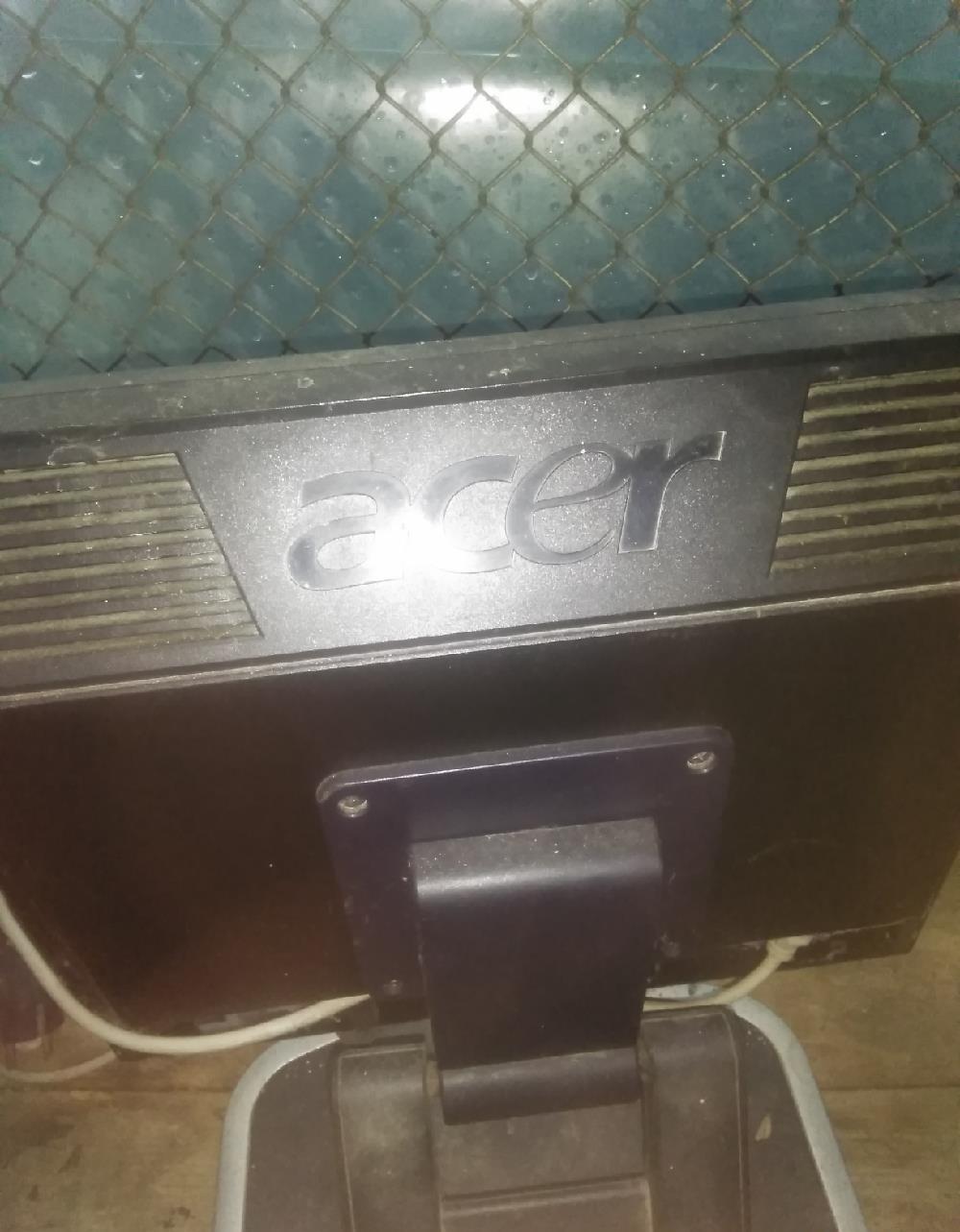 Vând 2 Monitoare PC
