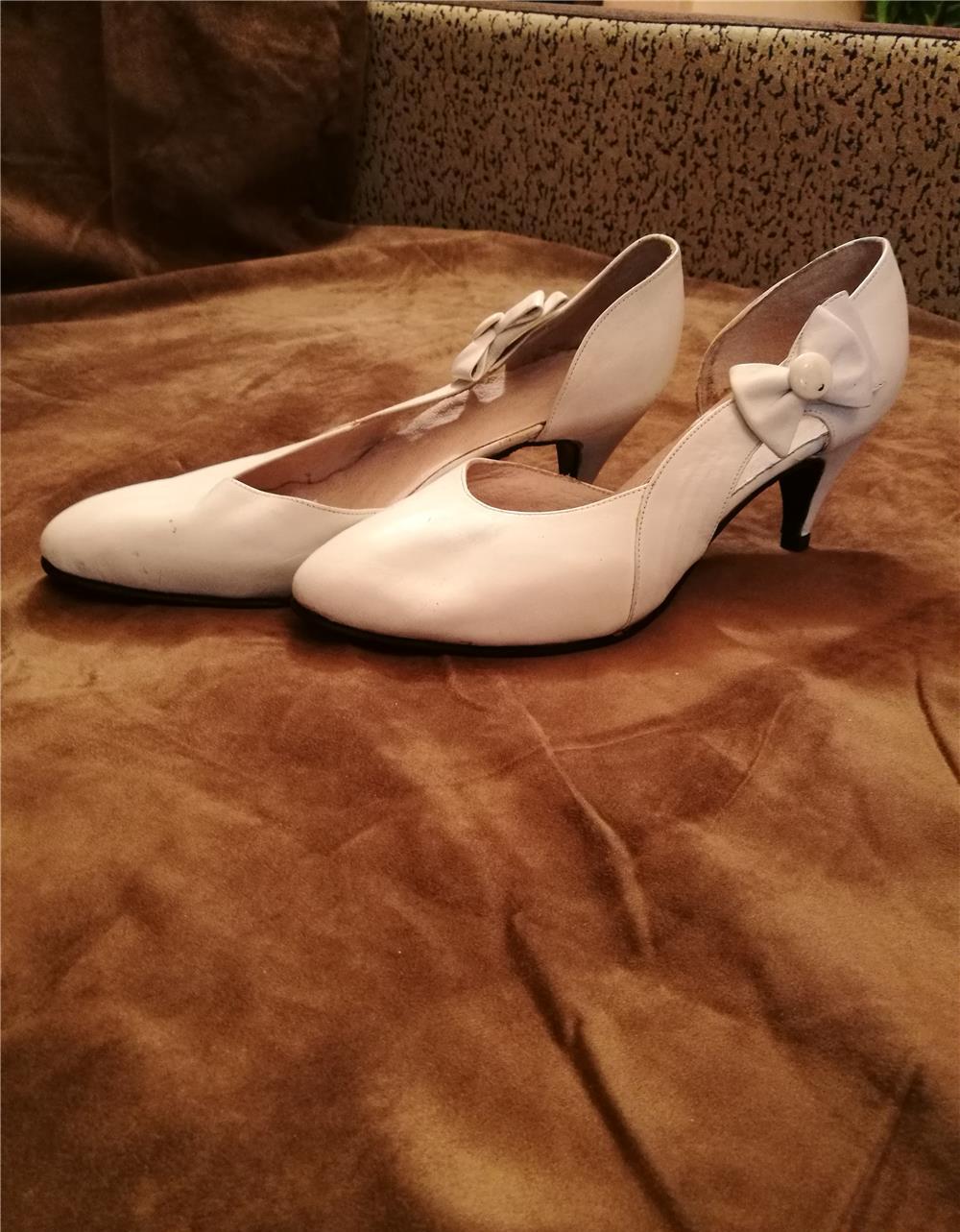 Vand 20 perechi sandale si pantofi Guban si nu numai