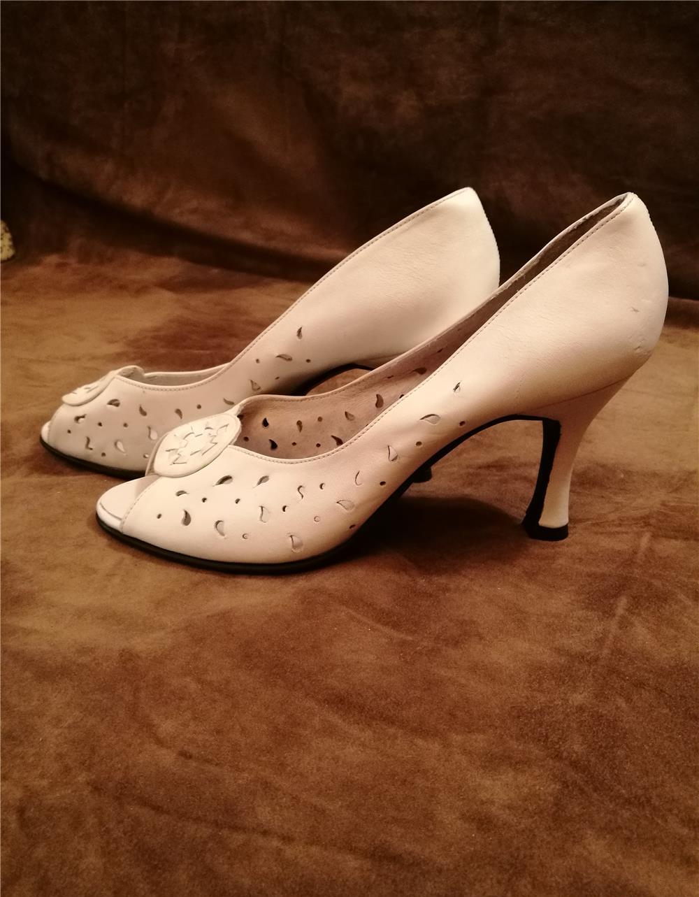 Vand 20 perechi sandale si pantofi Guban si nu numai
