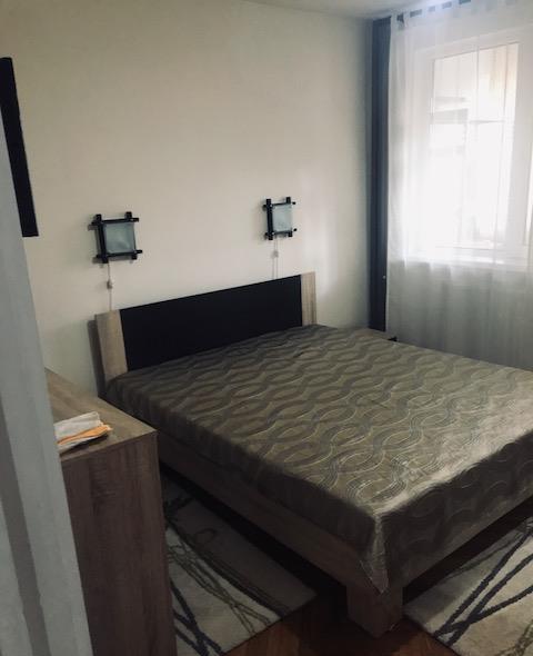 Vand 3 camere Sagului mobilat si utilat!!!