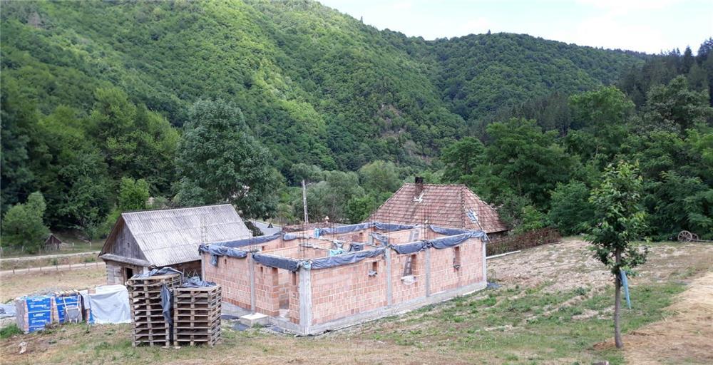 Vand 3765mp teren intravilan [intabulat] si casa caramida in construire + anexe [jud.alba,com.lupsa]