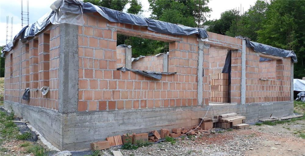 Vand 3765mp teren intravilan [intabulat] si casa caramida in construire + anexe [jud.alba,com.lupsa]