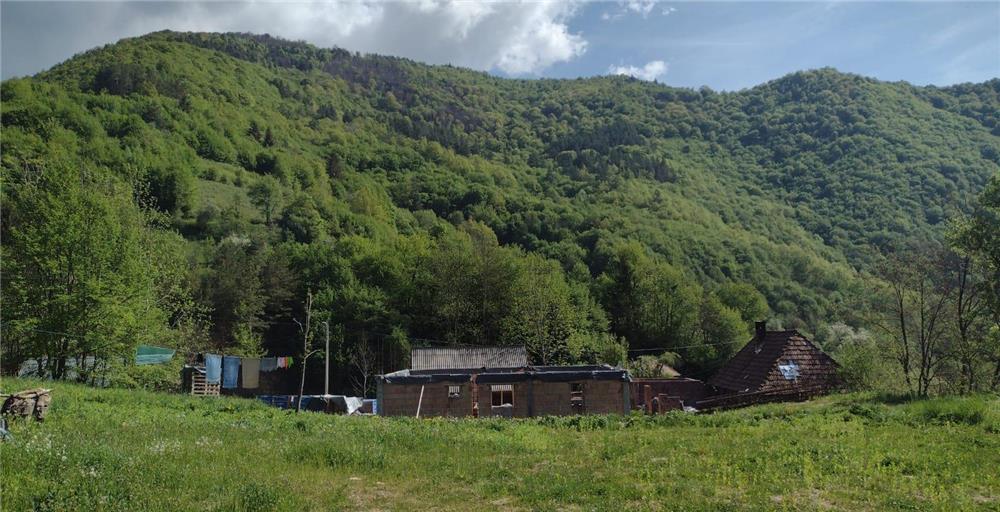 Vand 3765mp teren intravilan [intabulat] si casa caramida in construire + anexe [jud.alba,com.lupsa]