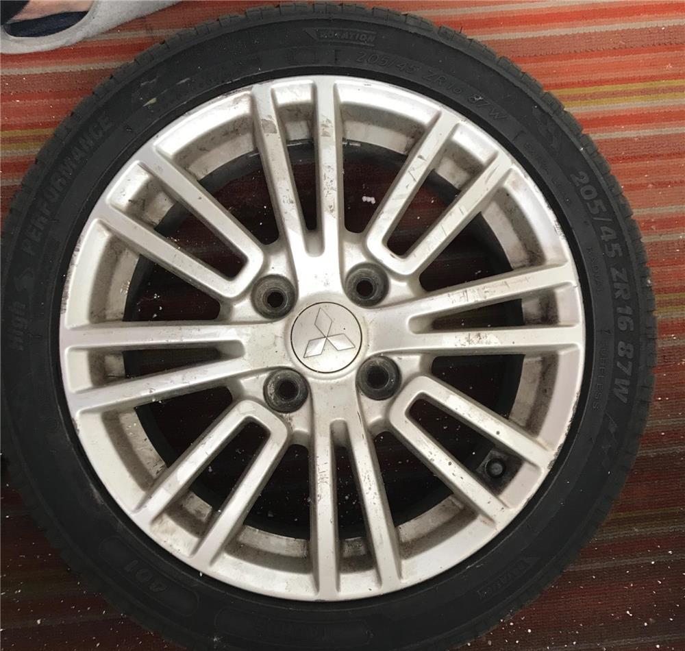 Vând 4 anvelope de iarnă,montate pe jante aliaj