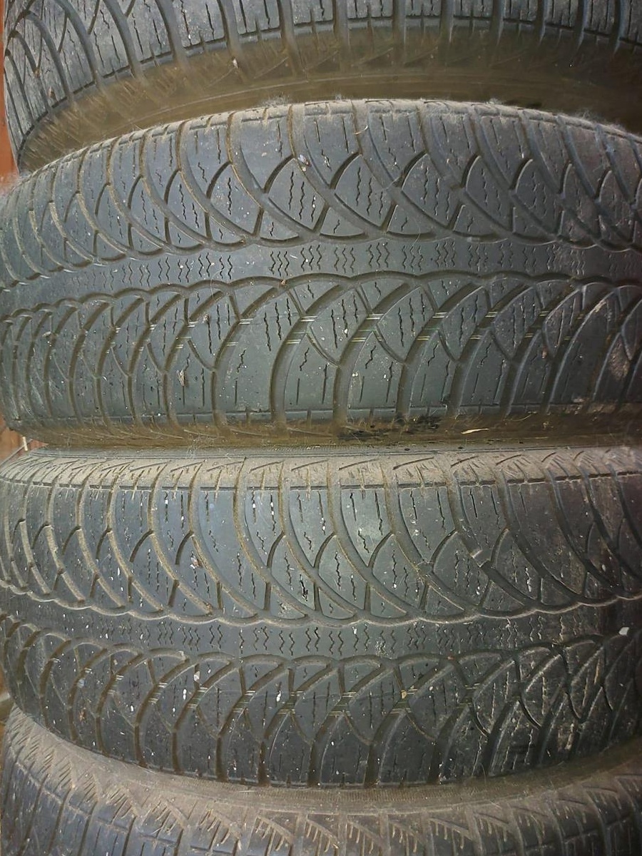 Vand 4 cauciucuri cu genti 195 65 r 15