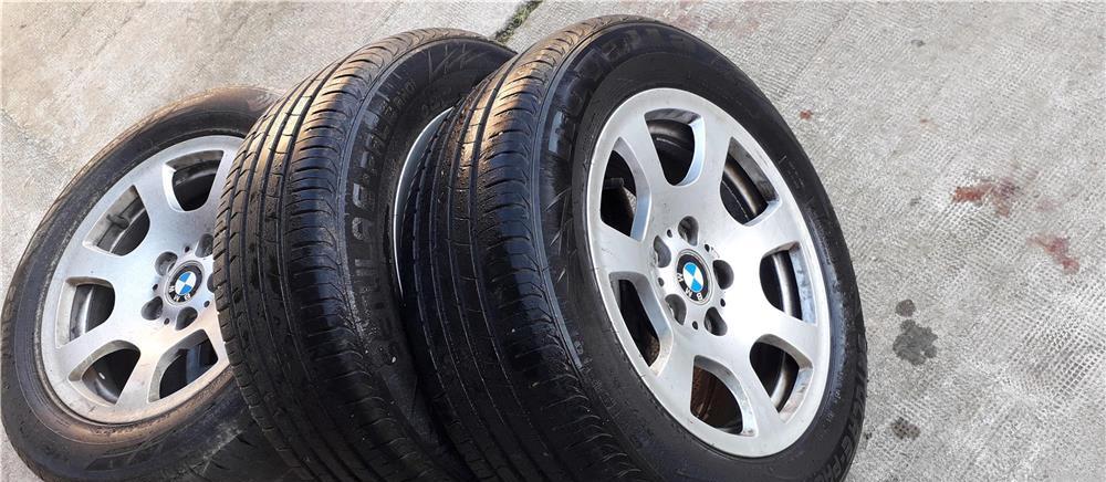 Vând 4 genți cu cauciucuri de vară pe 16 BMW 520 de aluminiu
