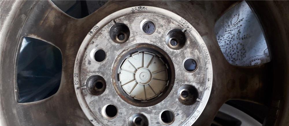 Vând 4 genți cu cauciucuri de vară pe 16 BMW 520 de aluminiu