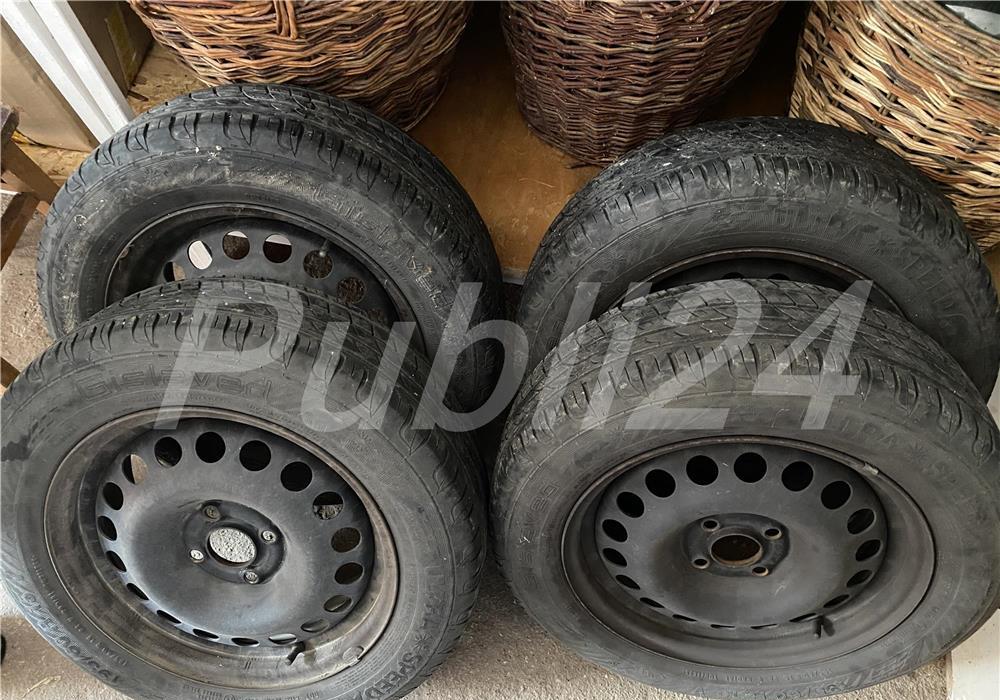 Vand 4 jante cu anvelope de vara Opel