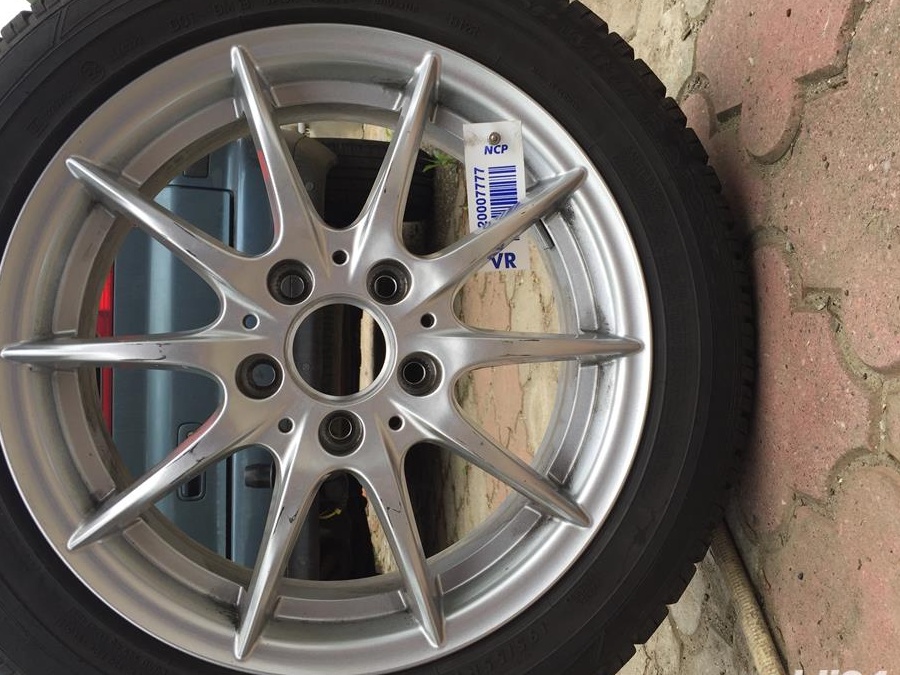 vand 4 jenti aluminiu Mercedes cu patru cauciucuri