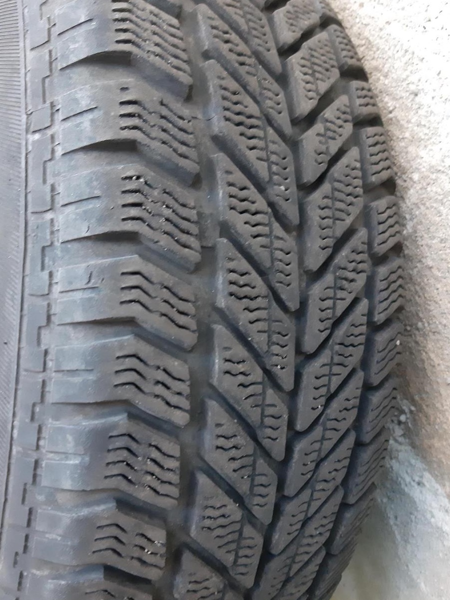 Vand 4 roti cu anvelope STARFIRE 185\65\R15 stare ff buna ,au fost folosite o iarna cu