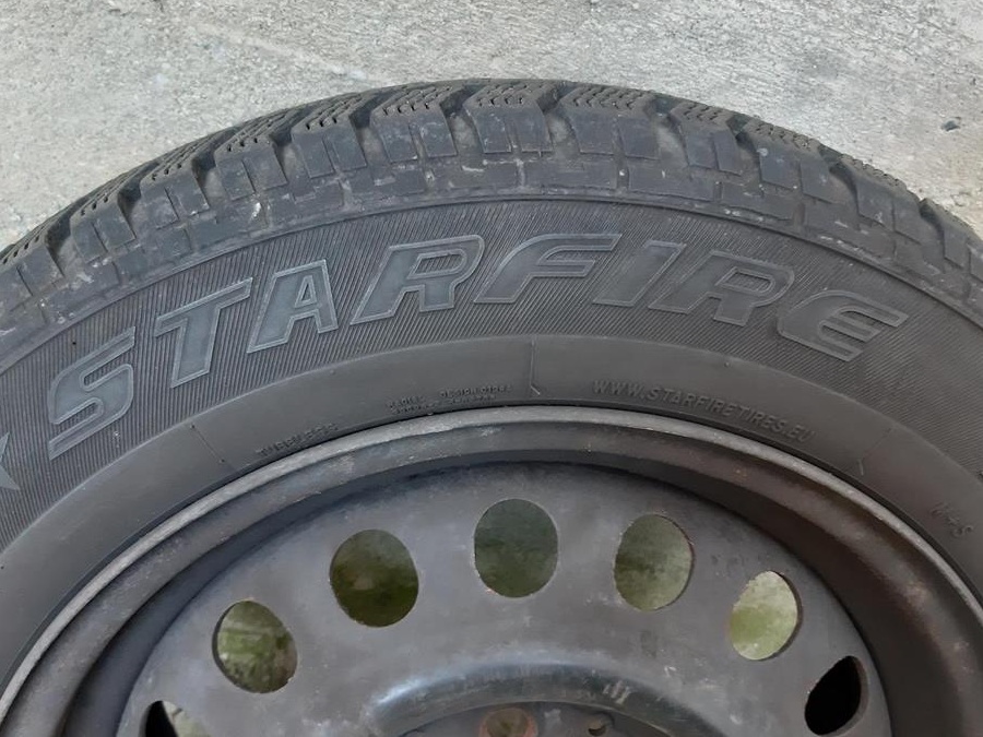 Vand 4 roti cu anvelope STARFIRE 185\65\R15 stare ff buna ,au fost folosite o iarna cu