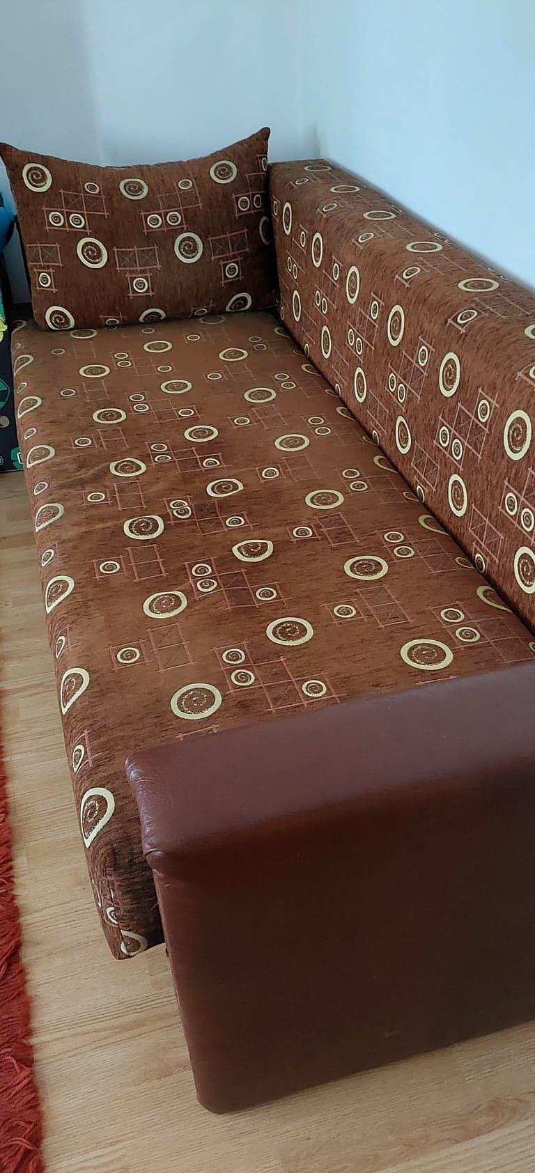 Vand 5 piese mobilier la un pret total de 1250lei