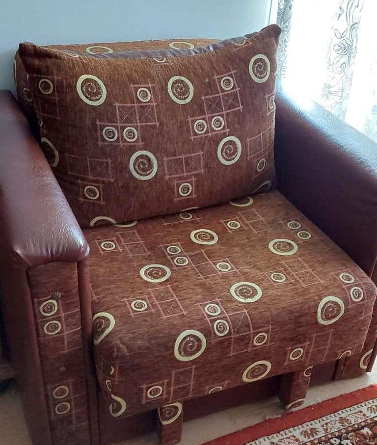 Vand 5 piese mobilier la un pret total de 1250lei