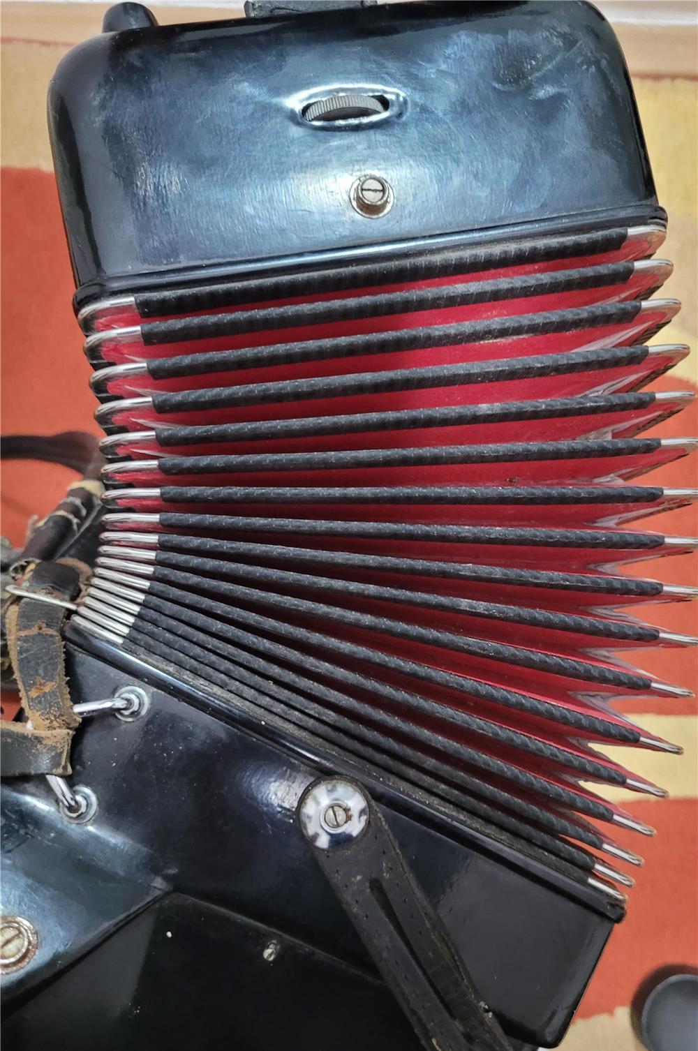Vând acordeon Italian Super Stradella 120 basi