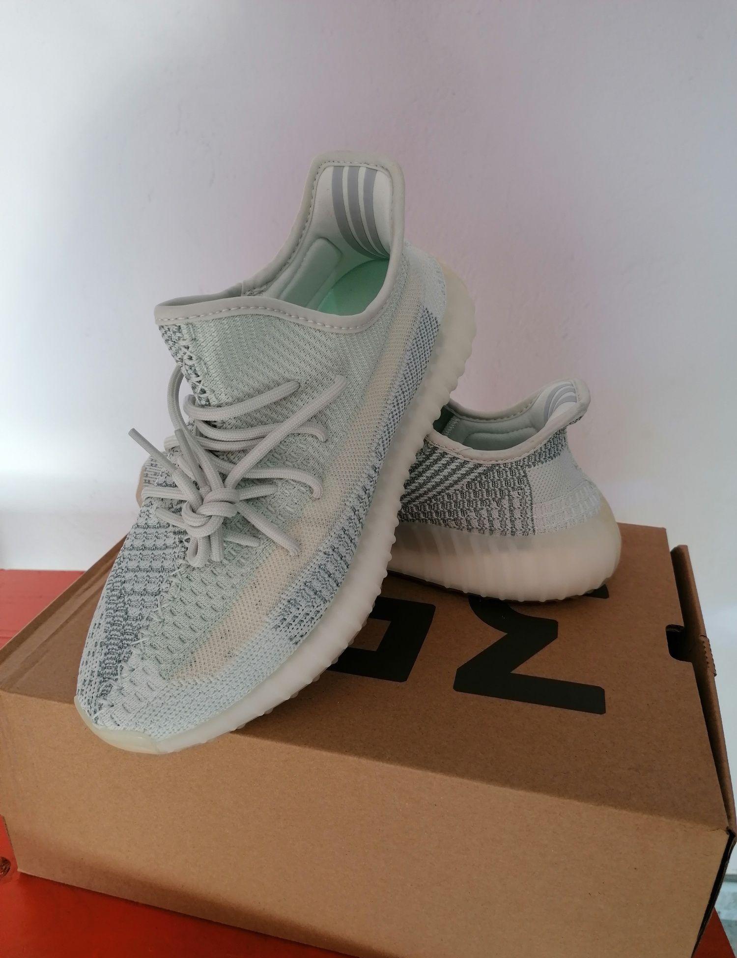 Vând Adidas Yeezy Boost 350 cloud white