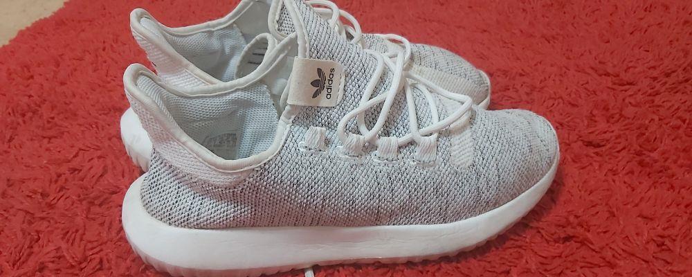 Vând adidași bărbați mar.43 marca ADIDAS originalimar 43,din pânză de coton