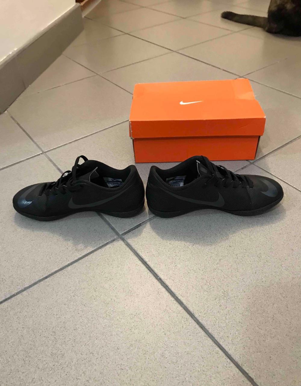 Vând adidași Nike Mercurial