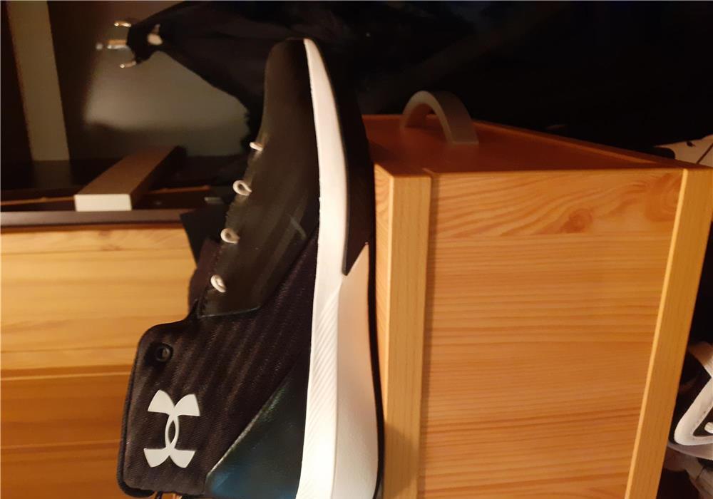 Vând adidași under armour noi unisex,marimea 37