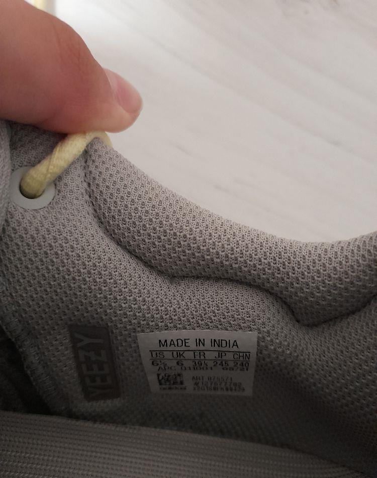 Vănd adidași yeezy boost 700