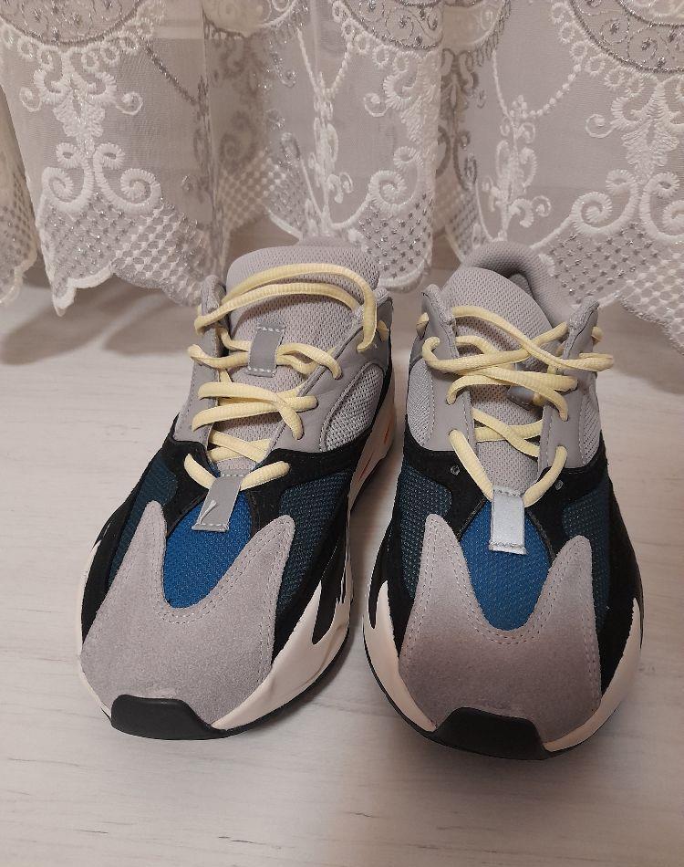 Vănd adidași yeezy boost 700